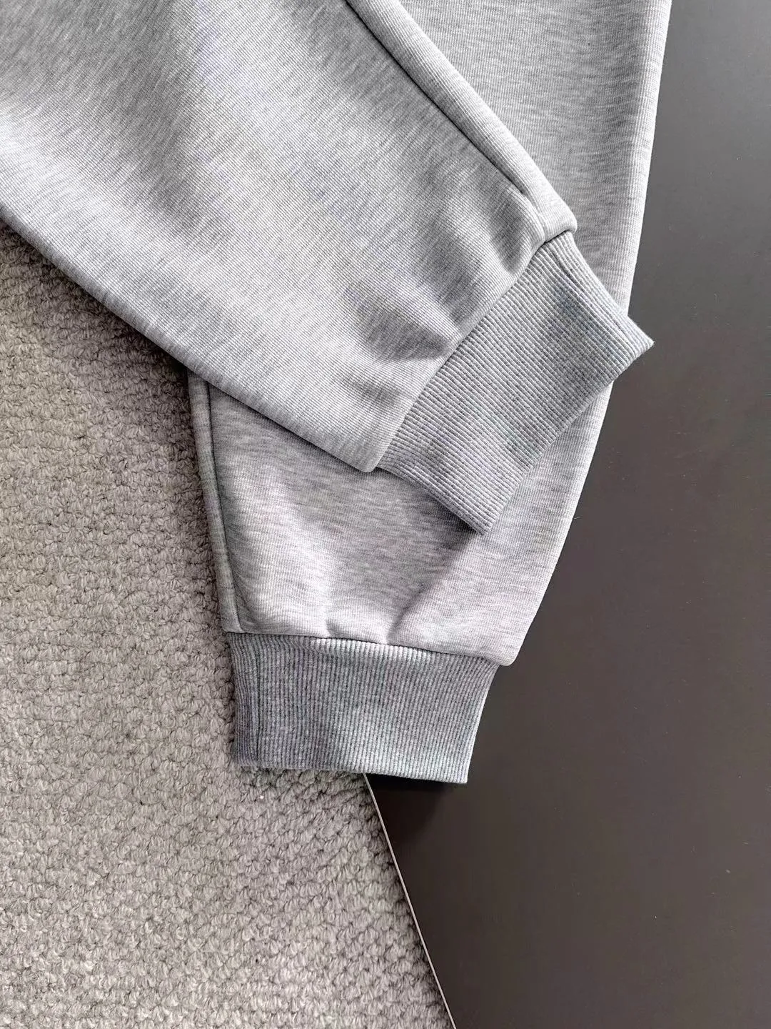 Next day shipment P360 Big Goose 2025 new winter elastic band casual pants, thick velvet counter-customized fabric, high breathability and comfort, impeccable details, brand element design concept, reflecting high quality. It feels delicate and soft! It presents a casual cut and the upper body shape is great! Size: M-4XL